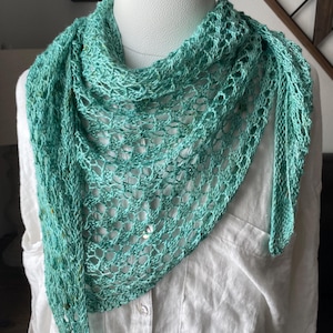 Kleiner Lace-Schal Strickmuster (aus einem Strang)
