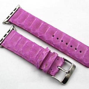 Pulseira para Apple Watch, tamanhos 42 mm, 44 mm e 45 mm, cor rosa fosco. Feita à mão com couro de excelente qualidade. Pulseira casual fabricada na Itália. Nova.