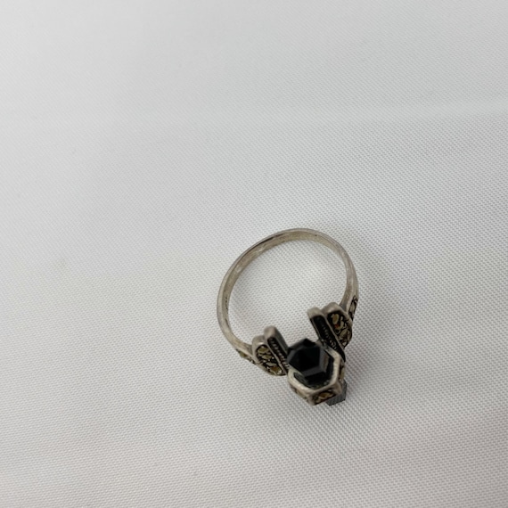Onyx and marcasite sterling silver ring - image 2