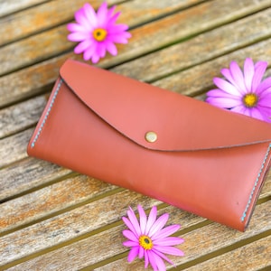 Cartera larga, hecha para ella, muy espaciosa, elegante, piel flor, hecha a mano, gran complemento.