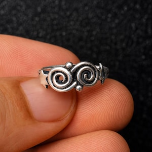 Sterling Silver Spiral Star Ring – Handmade Boho Celestial Jewelry