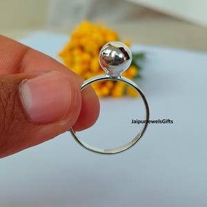 シルバーボールリング、ハンドメイドスターリングシルバーボールミニマリストリングシンプルボールリング繊細なボールリング、娘用ミディリング、モダンシックリング