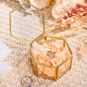 Hexagon Glass Ring Box, Personalized Clear Ring Box, Romantic Wedding Ceremony Ring Box, Proposal Ring Box with Petals, Ring Box Hochzeit