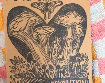 FEL TRYCK Kompost Fascism Mata revolutionen Linoleumsnitt: konst av svampmal och snigel på färgat papper 8,5x11”