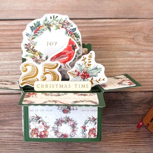 Tarjeta navideña 3D desplegable l Victoriana l Cardenal de la alegría, bayas de acebo, coronas de Papá Noel l Se pliega para enviar por correo l Envío gratuito a EE. UU.