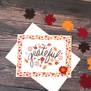 Herfstkaart Thanksgiving l Dankbaar l Bladeren Bloemen l Oranjerood Geel Bruin l Blanco binnenkant l Gratis verzending in de VS