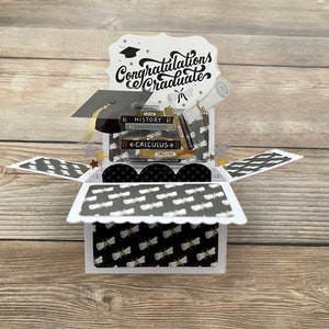 3D Box Pop Up Graduierung Karte l Herzlichen Glückwunsch graduierter l Cap Tassle Diplom Bücher l College l Universität l Kostenloser Versand in die USA