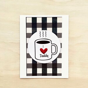 Vaderdagkaart l I Love Daddy l Glitter hart l Zwart-witte plaid l Koffiemok l Blanco binnenkant l Gratis verzending in de VS