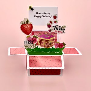 Tarjeta de cumpleaños emergente en caja 3D | Tema de juego de palabras con bayas | Que tengas un feliz cumpleaños con bayas | Fresas y arándanos | Se pliega para enviar por correo