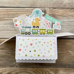 Boîte 3D Pop Up Carte pour bébé neutre en matière de genre l Thème du jouet l Couleurs pastel l Blocs de hochet éléphant en train de jouet l Livraison gratuite aux États-Unis