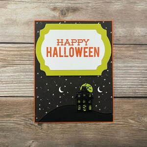 Tarjeta de Halloween l Casa encantada l Luna y estrellas l Escalofriante l Verde, negro y naranja l Interior en blanco l Única en su tipo l Envío gratuito a EE. UU.
