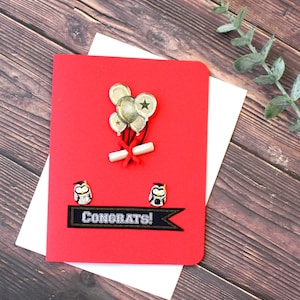 Tarjeta de graduación l Felicitaciones l Búhos sabios l Globos de diploma l Rojo, blanco y negro l Interior en blanco l Envío gratuito a EE. UU.