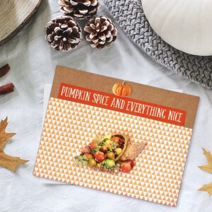 Biglietto d'auguri autunnale l Zucca, spezie e tutto il resto l Cornucopia l Zucca l Arancione, bianco e marrone l Interno vuoto l Spedizione gratuita negli Stati Uniti