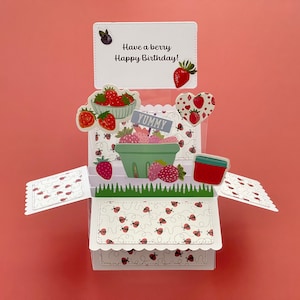 Tarjeta de cumpleaños emergente en caja 3D | Tema de juego de palabras con bayas | Que tengas un feliz cumpleaños con bayas | Fresas y arándanos | Se pliega para enviar por correo