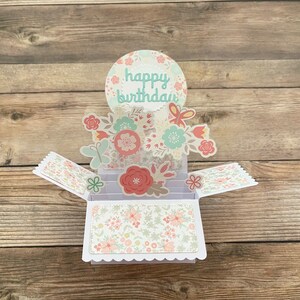 Biglietto di auguri di compleanno pop-up 3D con scatola l Tema floreale pastello l Rosa, blu e bianco l Spedizione gratuita negli Stati Uniti
