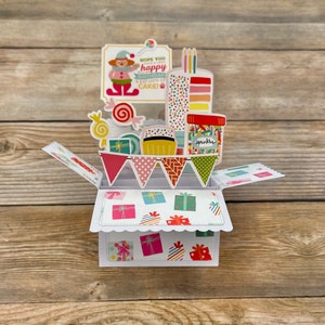 Carte d'anniversaire pop-up avec boîte 3D l Amusante et lumineuse l Bleu jaune rose l Clown gâteau, bonbons cadeaux l Se plie à plat pour l'expédition l Livraison gratuite aux États-Unis