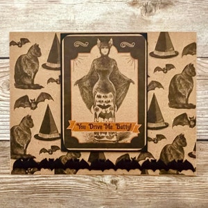 Carte Halloween l Dame chauve-souris l Chauves-souris l Chats l Rétro vintage l You Drive Me Batty l Marron noir orange l Chapeau de sorcière l Livraison gratuite aux États-Unis