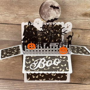 3D Box Pop Up Halloween Karte lBoo l Gruselige Friedhofsszene l Spukhaus l Mond Fledermäuse Geister l Falte flach l Kostenloser US Versand