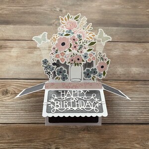 3D Box Pop Up Geburtstagskarte l Florales Blumen Thema l Rosa, Marine und Weiß l Falten flach für den Versand l Kostenloser US-Versand