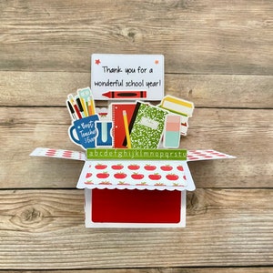 3D Box Pop Up Lehrer Danksagungskarte l Notebook Bleistifte l Ende des Jahres Lehrer Geschenk l Falten flach zum Versenden l Kostenloser US Versand