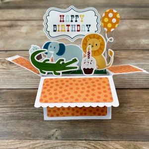 Carte d'anniversaire pop-up avec boîte 3D l Couleurs primaires vives l Éléphant alligator lion l Cupcake ballon l Se plie à plat pour l'expédition l Livraison gratuite aux États-Unis