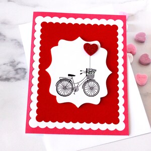 Carte Saint-Valentin l Rose rouge blanc l Vélo avec fleurs l Ballon coeur l Unique l Pièce unique l Livraison gratuite aux États-Unis