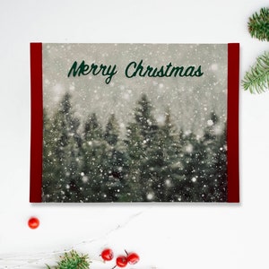 Carte de Noël l Joyeux Noël l Pins, neige l Scène extérieure l Vert blanc rouge l Blanc à l'intérieur l Livraison gratuite aux États-Unis