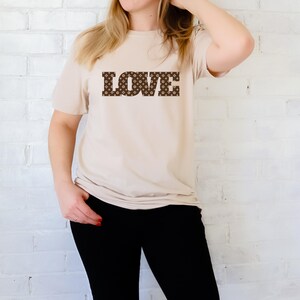 Camiseta unisex de algodón grueso con diseño LOVE, diseño elegante de letras mayúsculas, regalo para ella