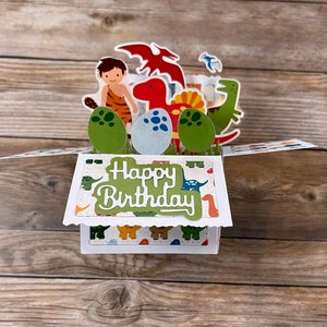3D Box Pop Up Geburtstagskarte mit Dinosauriern l Höhlenmensch T-Rex Eier l Fliegende Dinosaurier l Heller Spaß l Falten flach für den Versand l Kostenloser US Versand