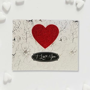 Valentijnsdagkaart, rood glitterhart, zilveren bloemenachtergrond met reliëf op wit, boodschap van ik hou van jou, uniek, gratis verzending in de VS
