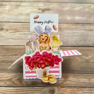 Carte de Pâques pop-up avec boîte 3D, chien dans des oreilles de lapin, poussins de chèvre, fleurs, oeufs d'or, rayures blanches roses, se plie à plat pour l'expédition, livraison gratuite aux États-Unis