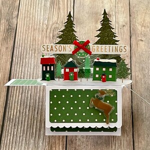 Biglietto di Natale pop-up 3D con scatola l Auguri di buone feste. Scena di villaggio l Si piega in piano per la spedizione l Spedizione gratuita negli Stati Uniti