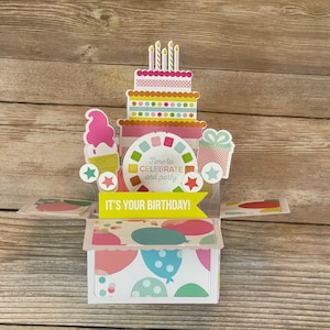 Cartão de aniversário pop-up em caixa 3D l Divertido e brilhante l Azul amarelo rosa l Bolo sorvete cone presente l Dobra para envio l Frete grátis nos EUA
