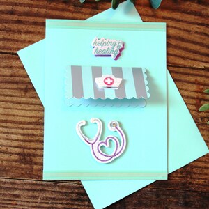 Bedankkaart verpleegkundige l Helpen en genezen l Glitter l Stethoscoopdop l Blauw wit l Strepen l Blanco binnenkant l Gratis verzending in de VS