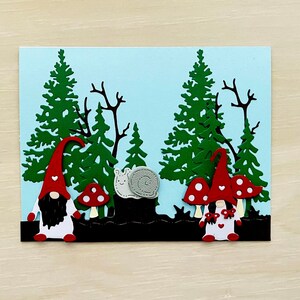 Carte de Noël l Thème des gnomes dans une forêt l Arbres champignons l Gnome escargot garçon et fille l Intérieur vierge l Livraison gratuite aux États-Unis