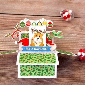 Tarjeta navideña 3D desplegable con astas de reno Feliz Navidog l Luces, adornos y lazos de acebo l Se pliega para enviar por correo l Envío gratuito a EE. UU.