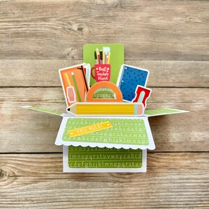 Biglietto di ringraziamento per insegnanti con scatola pop-up 3D | Fine anno | Apprezzamento per insegnanti | Porta carte regalo | Si piega in modo piatto per la spedizione | Spedizione gratuita negli Stati Uniti