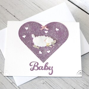 Carte pour bébé l Coeurs scintillants et agneau flou l Violet et blanc l Unisexe l Unique l Livraison gratuite aux États-Unis l Intérieur vierge