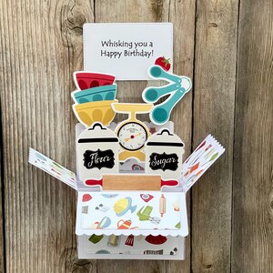 Cartão pop-up 3D de aniversário | Cartão com tema de caixa de panificação | Whisking You a Happy Birthday | Cartão fofo para amantes de panificação | Cartão feito à mão
