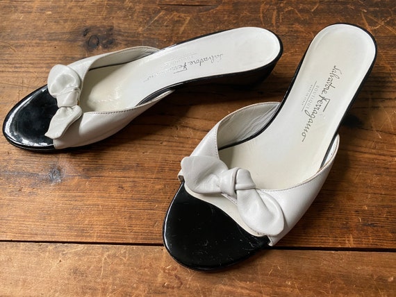Vintage Salvatore Ferragamo Black and White Bow Slide Heel Sandals Size 8.5  B Classic Slip on Heeled Boutique Made in Italy Patent Leather 