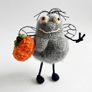 Virkad fluga amigurumi-leksak | Realistisk insektsmal, udda gosedjurspresent | Kusliga leksaker
