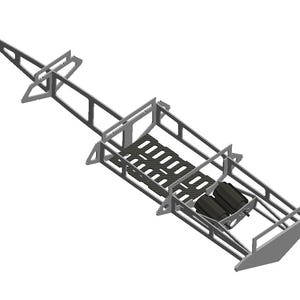 Op de afbeelding: Een grijze, geometrische, skeletachtige structuur met een puntig uiteinde. De structuur heeft een rechthoekig frame met een geperforeerd platform en twee cilindrische objecten. Het ontwerp lijkt een mechanisch of architecturaal model te zijn.