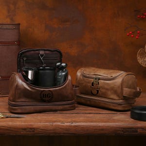 Groomsmen Gifts Personalized, Mens Leather Travel Kit, Toiletry Bag for Anniversaries, Groomsmen, or Him, Wedding Gifts, Best Man Gift