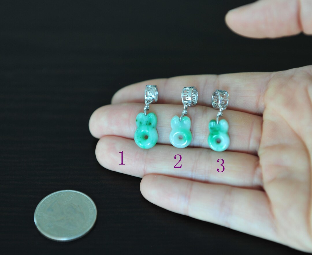 アップルグリーン翡翠の小さなウサギのペンダント 925 シルバー