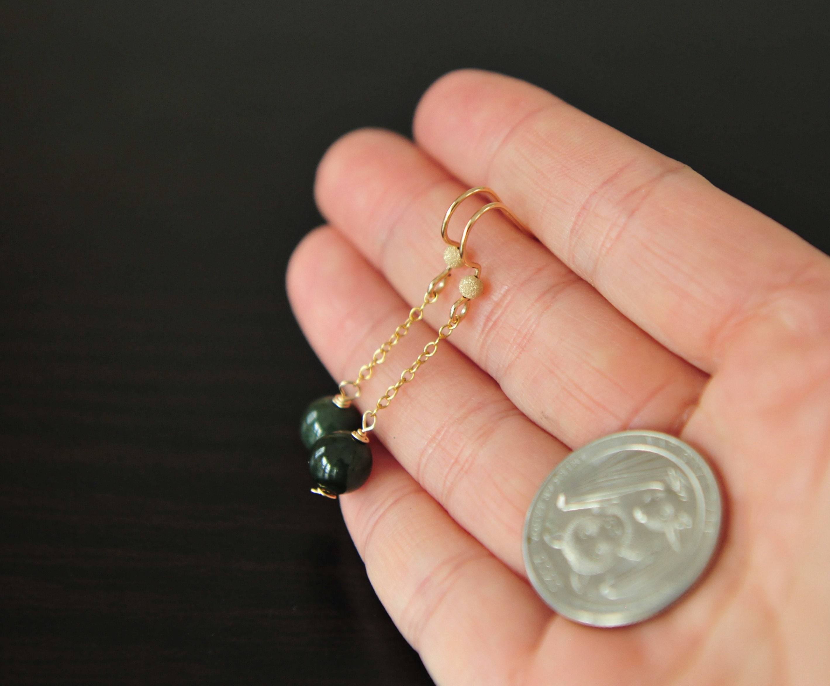 Un Paio Di Orecchini Lunghi Pendenti Placcati Argento, Con Peridoto Verde Lime E Giada. Nuovi, Chiusura A Gancio.