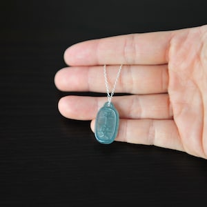 Collar con colgante de jade verde, collar de jade ping an (seguridad), collar de jade real Feng Shui de plata chapada en oro de 14 quilates