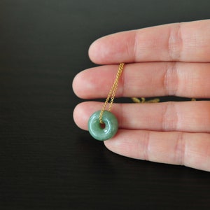 Zierliche Grüne Jade Anhänger 925 Silber 14K Gold Filled, Minimalistische Jade Anhänger Halskette, Jade Grüne Glücksschleife Anhänger Halskette 14 MM-16 MM
