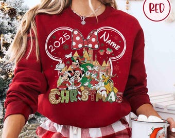 Camiseta navideña personalizada de Disney 2025 - Sudadera con nombre personalizado de Mickey y sus amigos - Sudadera con capucha navideña a juego para toda la familia