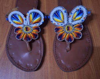 Sandalias africanas de cuero con cuentas hechas a mano – Diseño tribal masái