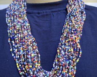 Gargantilla africana de cuentas hecha a mano / Collar tribal masái
